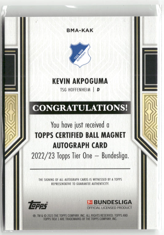 Fußball Kevin Akpoguma 2022-23 Topps Tier One Bundesliga #BMA-KAK Auto /110 TSG Hoffenheim Trading Card Original