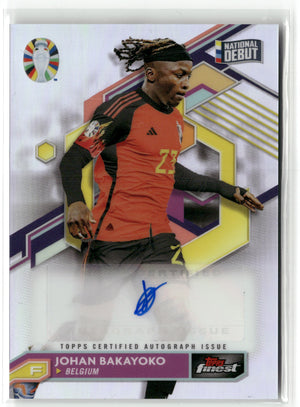 Fußball Johan Bakayoko Topps Finest Road to UEFA Euro 2024 2023-24 #BCA-BA National Debut Auto Belgium Trading Card Original