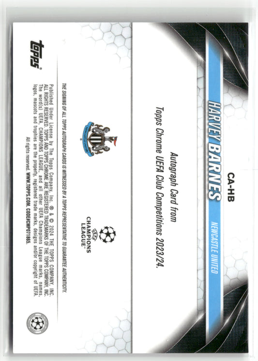 Fußball Harvey Barnes 2023-24 Topps Chrome UEFA Club Competitions #CA-HB Aqua Auto /199 Newcastle United Trading Card Original