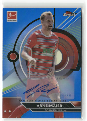 Fußball Arne Maier Topps Finest Bundesliga 2022-23 #5 True Blue Auto /65 FC Augsburg Trading Card Original