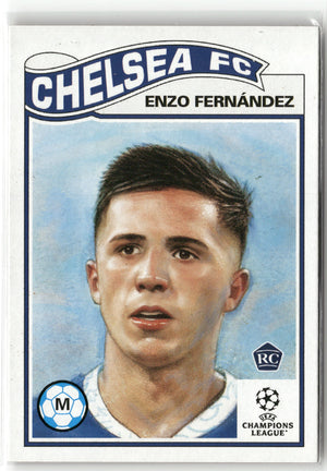 Fußball Enzo Fernández 2022-23 Topps UEFA Champions League Living Set #513 Chelsea FC Rookie Card RC Trading Card Original