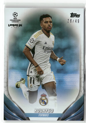 Fußball Rodrygo 2024 Topps UEFA Champions League London 24 Final Blue /49 Real Madrid C.F. Trading Card Original
