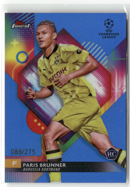Fußball Paris Brunner 2024 Topps Finest UEFA Champions League #133 True Blue /275 Borussia Dortmund Rookie Card RC Trading Card Original