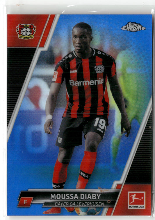 Fußball Moussa Diaby 2021-22 Topps Chrome Bundesliga #67 True Blue /150 Bayer 04 Leverkusen Trading Card Original