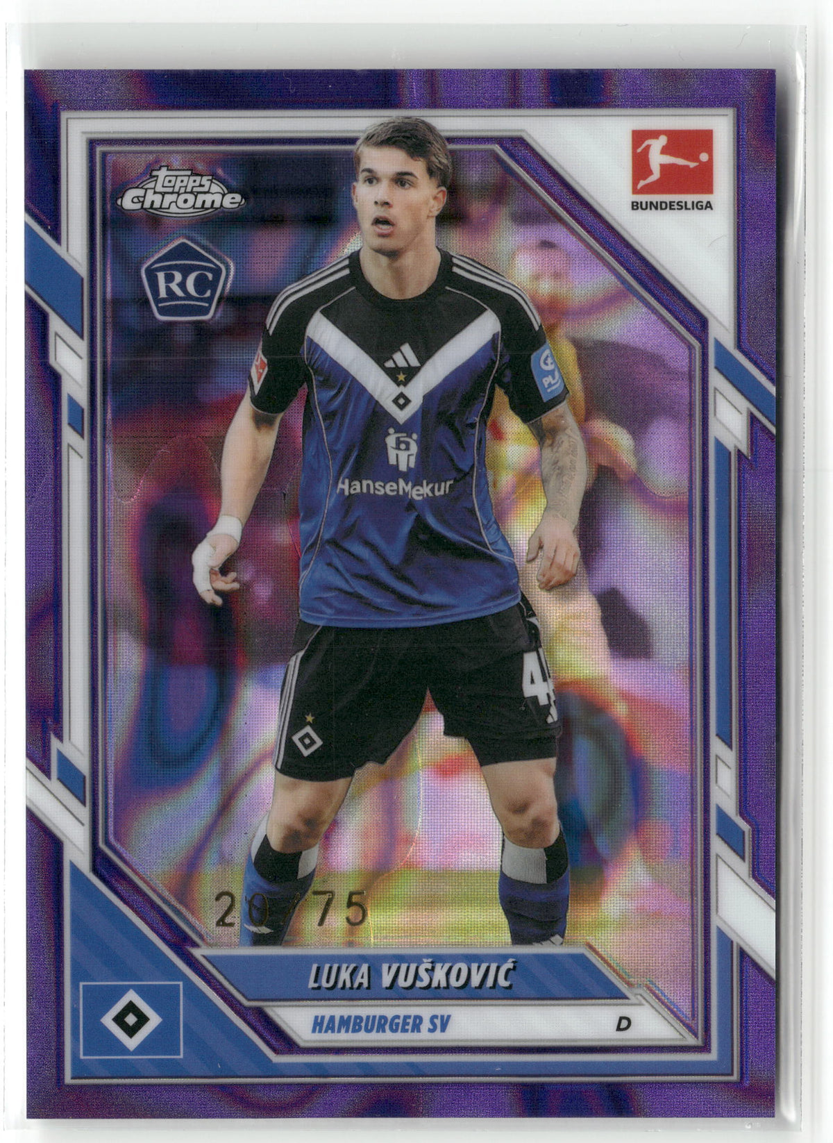 Fußball Luka Vušković 2025-26 Topps Chrome Bundesliga #35 Purple Lava Refractor /75 Hamburger SV Rookie Card RC Trading Card Original