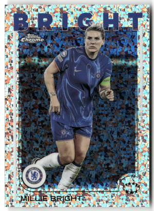 Fußball Millie Bright Topps Chrome Women's Champions League 2025 #19 Mini Diamond Chelsea FC Trading Card Original