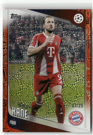 Fußball Harry Kane 2025-26 Topps UEFA Champions League #182 Orange Carnival Refractor 07/25 FC Bayern München Trading Card Original