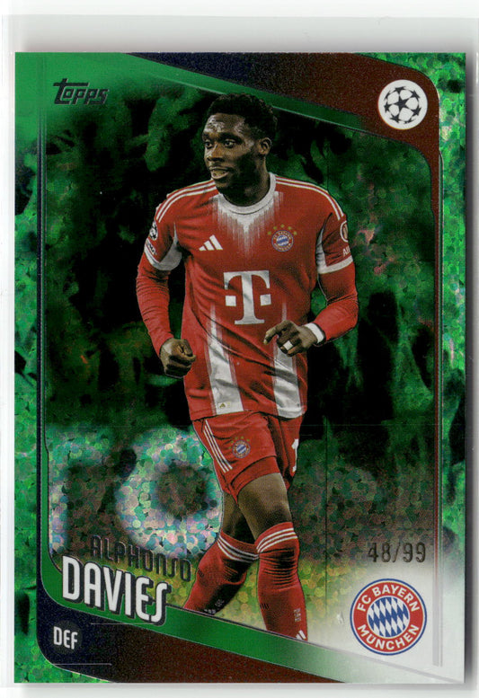 Fußball Alphonso Davies 2025-26 Topps UEFA Champions League #90 Green /99 FC Bayern München Trading Card Original