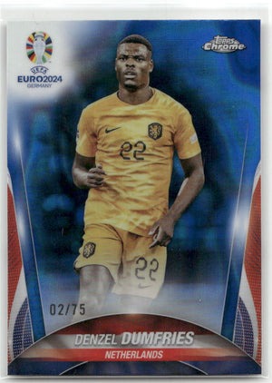 Fußball Denzel Dumfries - 2024 Topps Chrome UEFA Euro 2024 - True Blue /75 - Netherlands #6 Trading Card Original