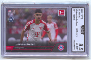 Fußball Aleksandar Pavlović 2023 Topps Now Bundesliga #054 FC Bayern München Rookie Card RC Trading Card Original