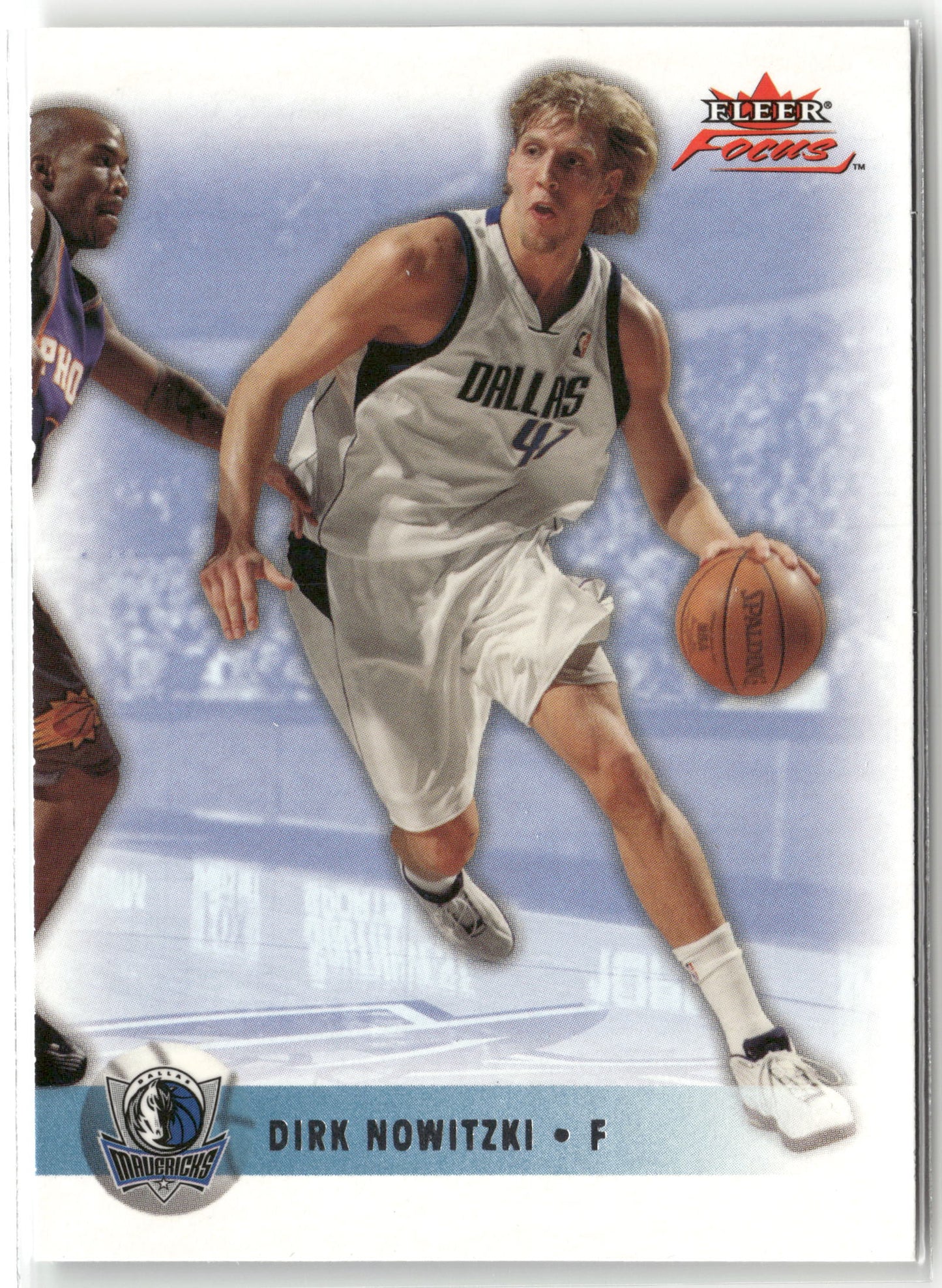 Basketball NBA Dirk Nowitzki 2003-04 Fleer Focus #41 Dallas Mavericks Trading Card Original