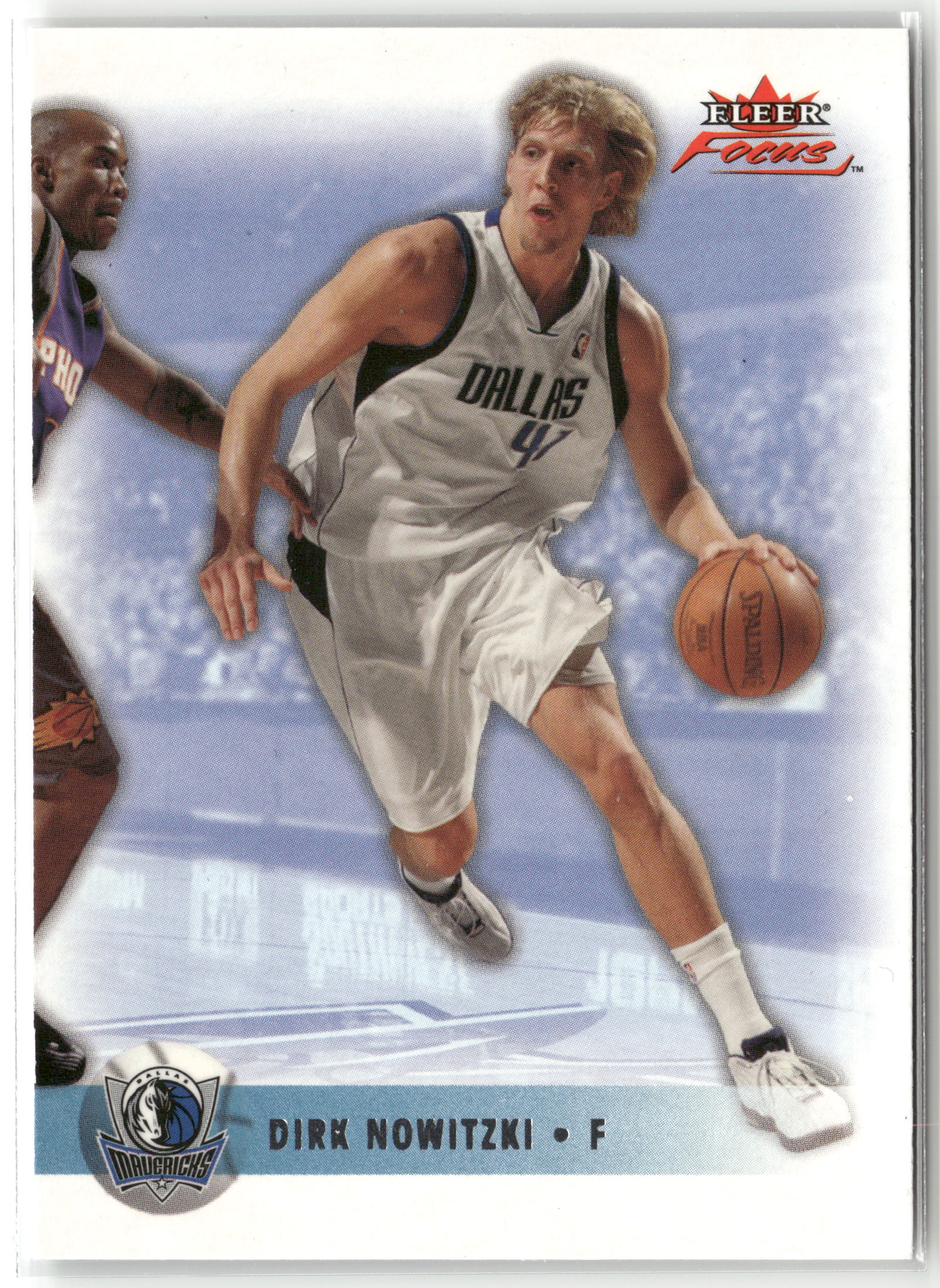 Basketball NBA Dirk Nowitzki 2003-04 Fleer Focus #41 Dallas Mavericks Trading Card Original